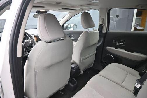 White 2022 Honda HR-V EX
