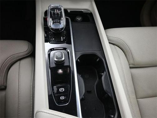 2022 Volvo XC60 B6 Inscription