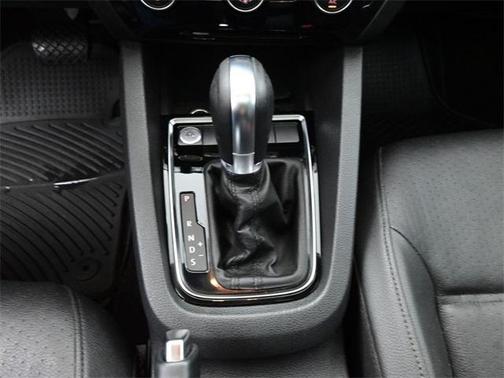 2017 Volkswagen Jetta 1.8T SEL