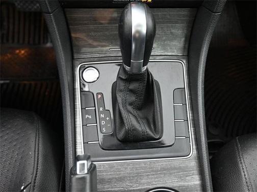 2018 Volkswagen Passat 2.0T SE w/ Technology