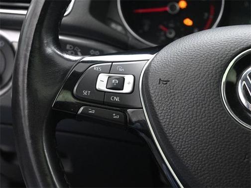 2018 Volkswagen Passat 2.0T SE w/ Technology