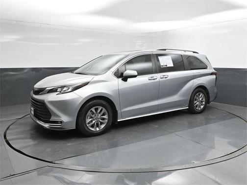 2022 Toyota Sienna XLE