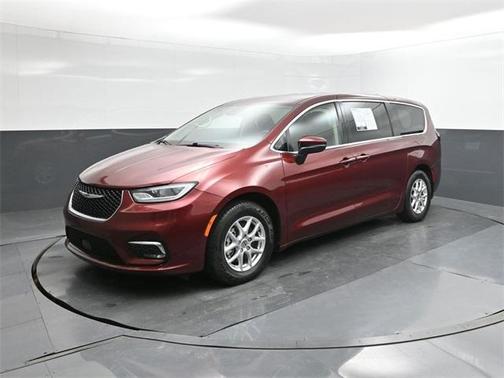 2023 Chrysler Pacifica Touring-L