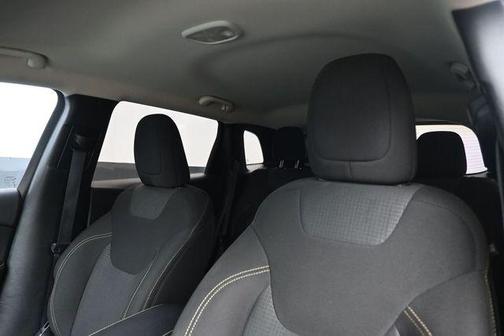 Bright White Clearcoat 2016 Jeep Cherokee Latitude
