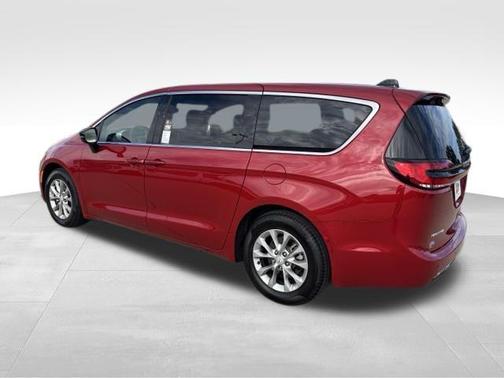 Red Hot Pearlcoat 2026 Chrysler Pacifica Limited