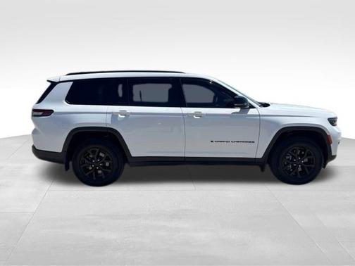 Bright White Clearcoat 2024 Jeep Grand Cherokee L Altitude