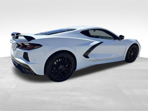 Arctic White 2023 Chevrolet Corvette Stingray w/2LT