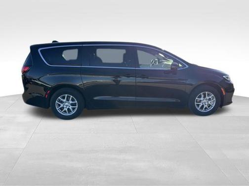 2025 Chrysler Pacifica L