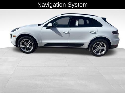 Carrara White Metallic 2018 Porsche Macan Macan Sport Edition