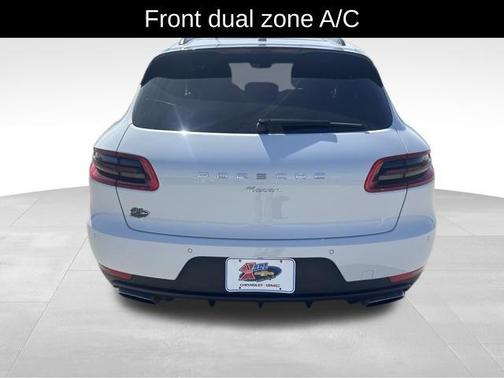 Carrara White Metallic 2018 Porsche Macan Macan Sport Edition