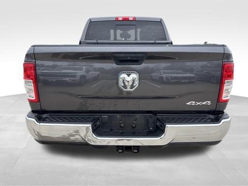 2022 RAM 2500 Tradesman Crew Cab 4x4 6'4' Box