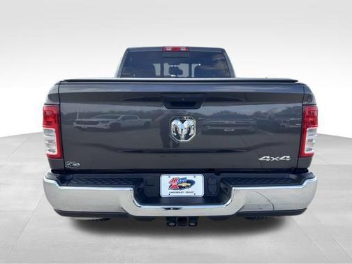 2022 RAM 2500 Tradesman Crew Cab 4x4 6'4' Box