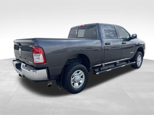 2022 RAM 2500 Tradesman Crew Cab 4x4 6'4' Box
