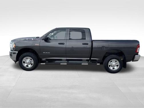 2022 RAM 2500 Tradesman Crew Cab 4x4 6'4' Box