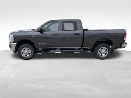 2022 RAM 2500 Tradesman Crew Cab 4x4 6'4' Box