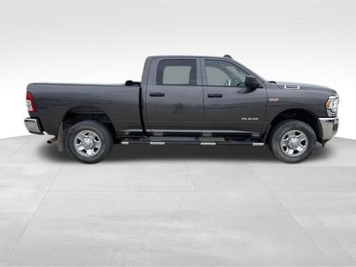 2022 RAM 2500 Tradesman Crew Cab 4x4 6'4' Box