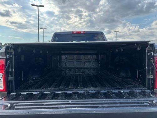 2022 RAM 2500 Tradesman Crew Cab 4x4 6'4' Box
