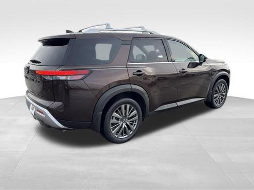 2022 Nissan Pathfinder SL 4WD