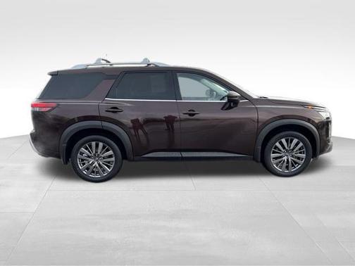 2022 Nissan Pathfinder SL 4WD