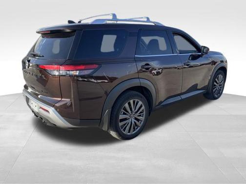 2022 Nissan Pathfinder SL 4WD