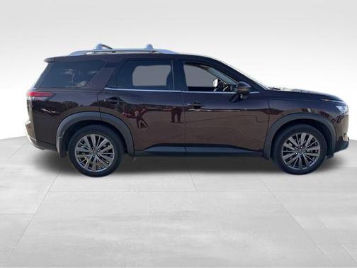 2022 Nissan Pathfinder SL 4WD