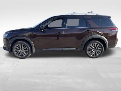 2022 Nissan Pathfinder SL 4WD