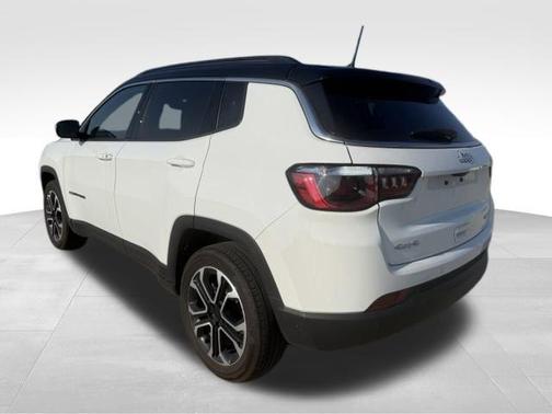 Bright White Clearcoat 2024 Jeep Compass Limited