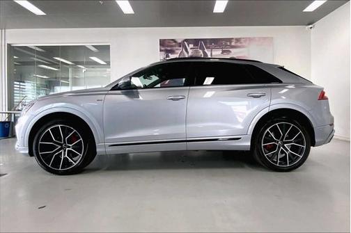 2022 Audi Q8 55 Premium Plus
