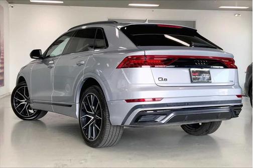 2022 Audi Q8 55 Premium Plus