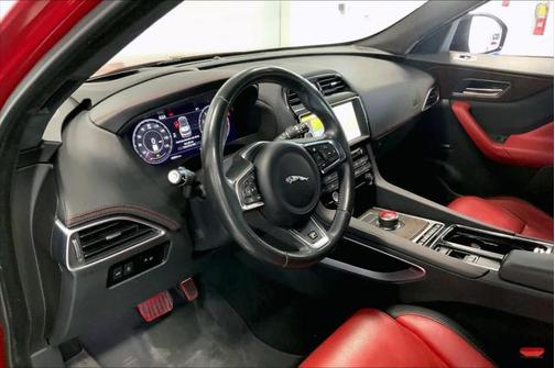 2019 Jaguar F-PACE 30t R-Sport