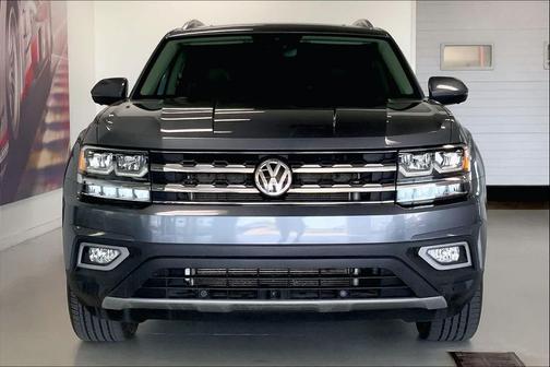Platinum Gray Metallic 2018 Volkswagen Atlas 3.6L SEL Premium