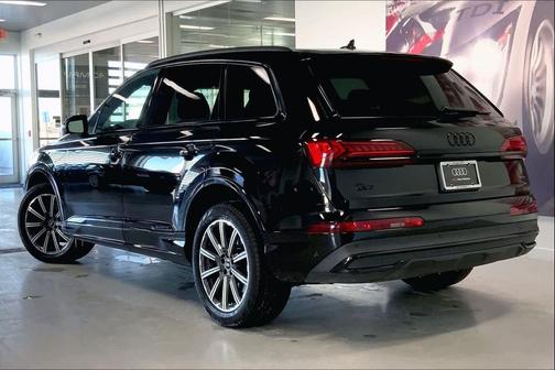 2024 Audi Q7 45 Premium Plus