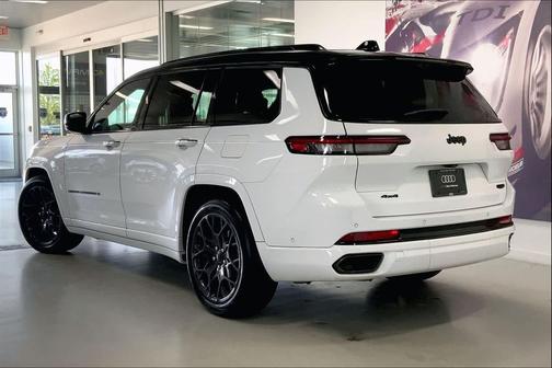 Bright White Clearcoat 2023 Jeep Grand Cherokee L Summit