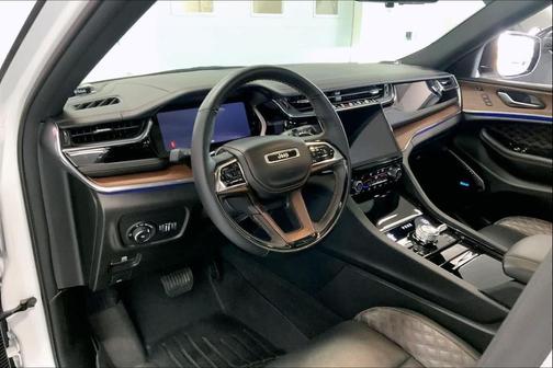 Bright White Clearcoat 2023 Jeep Grand Cherokee L Summit