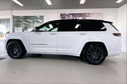 Bright White Clearcoat 2023 Jeep Grand Cherokee L Summit