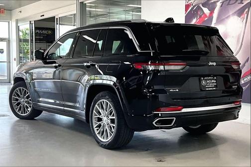 Diamond Black Crystal Pearlcoat 2022 Jeep Grand Cherokee Summit