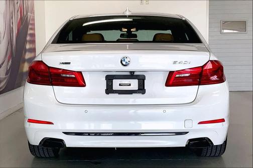 Mineral White Metallic 2019 BMW 540 xDrive