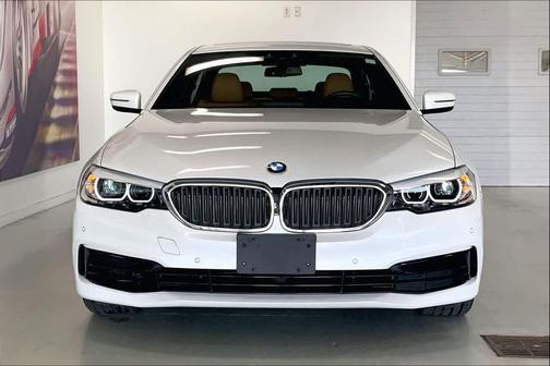 Mineral White Metallic 2019 BMW 540 xDrive