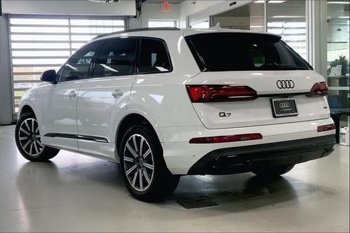 2024 Audi Q7 45 Premium Plus