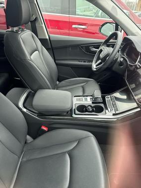 2023 Audi Q7 55 Premium Plus