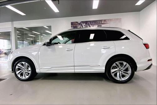 2023 Audi Q7 55 Premium Plus