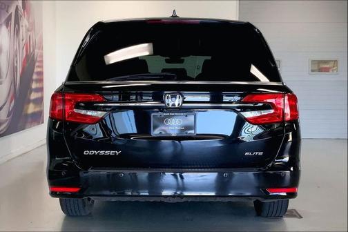 Crystal Black Pearl 2023 Honda Odyssey Elite