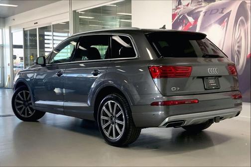 Samurai Gray Metallic 2019 Audi Q7 55 Prestige