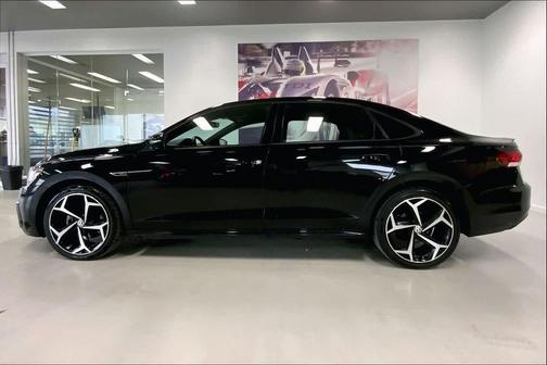 2022 Volkswagen Passat 2.0T R-Line