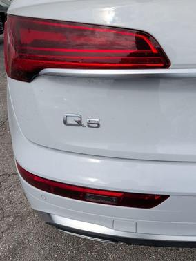Glacier White Metallic 2023 Audi Q5 45 S line Premium Plus