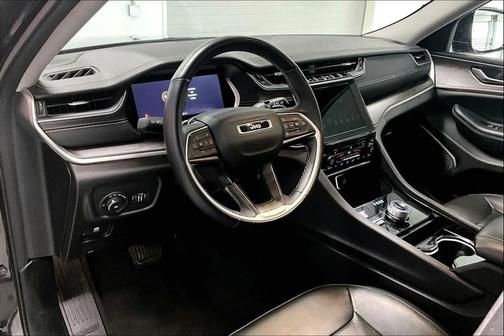 Diamond Black Crystal Pearlcoat 2022 Jeep Grand Cherokee Limited