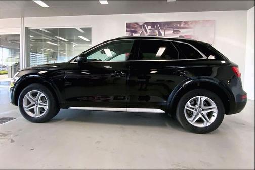 Brilliant Black 2019 Audi Q5 45 Premium