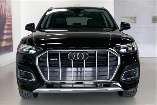 Brilliant Black 2023 Audi Q5 40 Premium