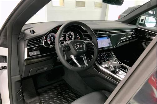 2025 Audi Q8 55 Premium Plus