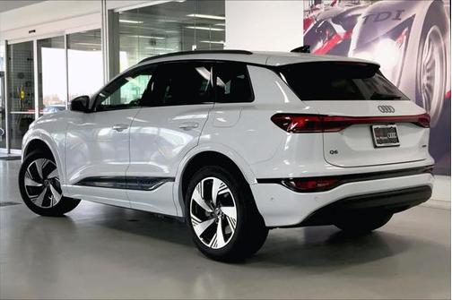 2025 Audi Q6 e-tron Premium Plus quattro